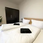 Komfortables Apartment nah an Porsche&Flughafen - Schreibtisch, sehr schnelles Internet&Queensize-Bett