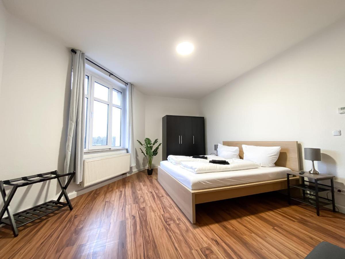Komfortables Nah An Porsche&flughafen - Schreibtisch, Sehr Schnelles Internet&queensize-bett * Leipzig