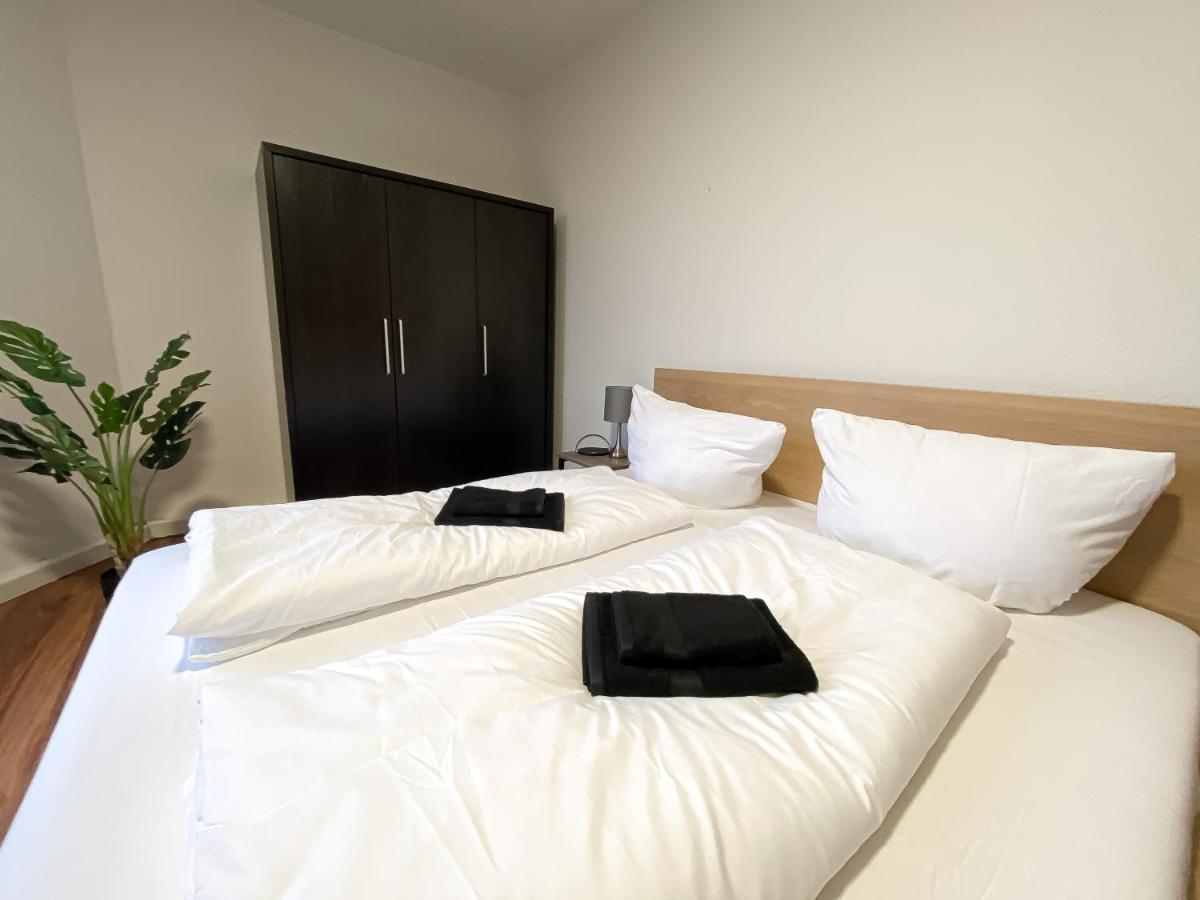 Komfortables Nah An Porsche&flughafen - Schreibtisch, Sehr Schnelles Internet&queensize-bett Apartment *