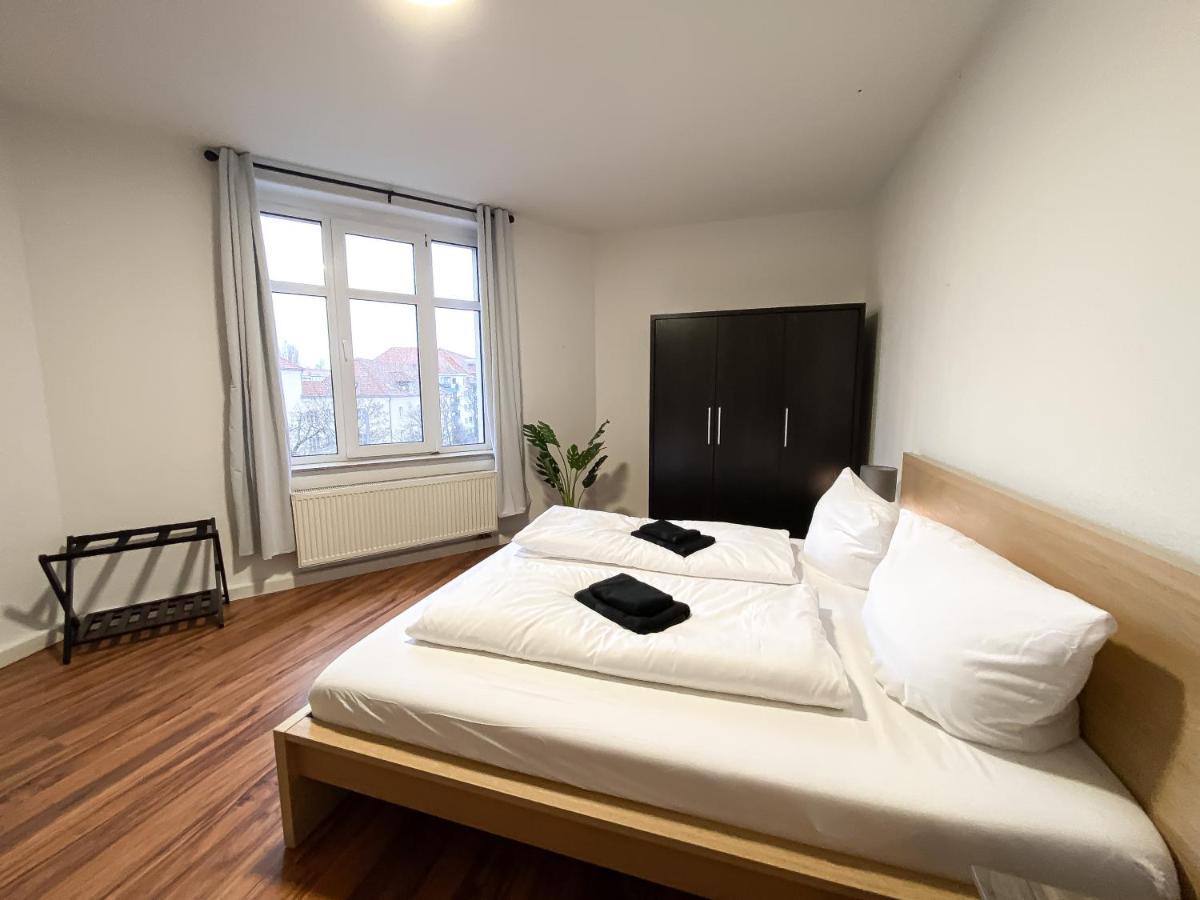 Komfortables Nah An Porsche&flughafen - Schreibtisch, Sehr Schnelles Internet&queensize-bett Apartment