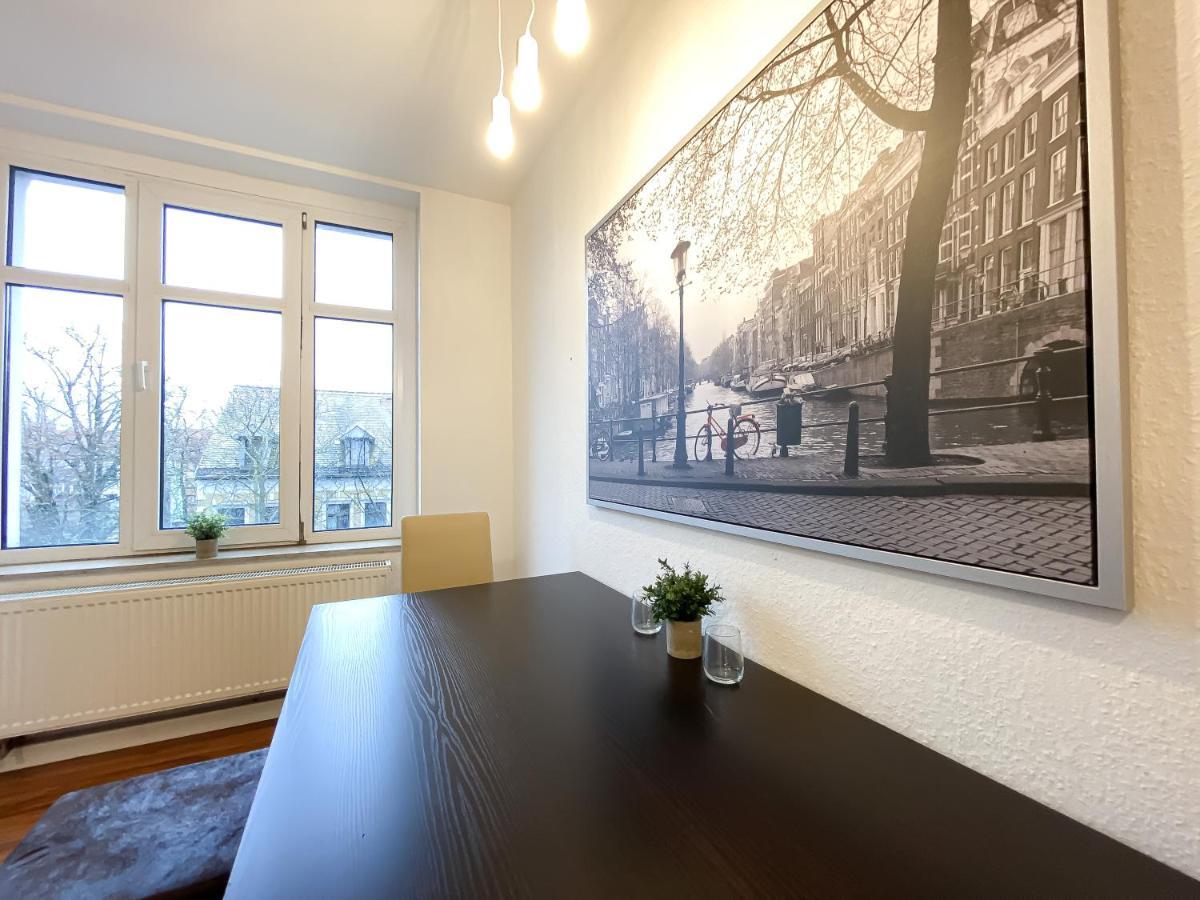 Komfortables Nah An Porsche&flughafen - Schreibtisch, Sehr Schnelles Internet&queensize-bett Apartment