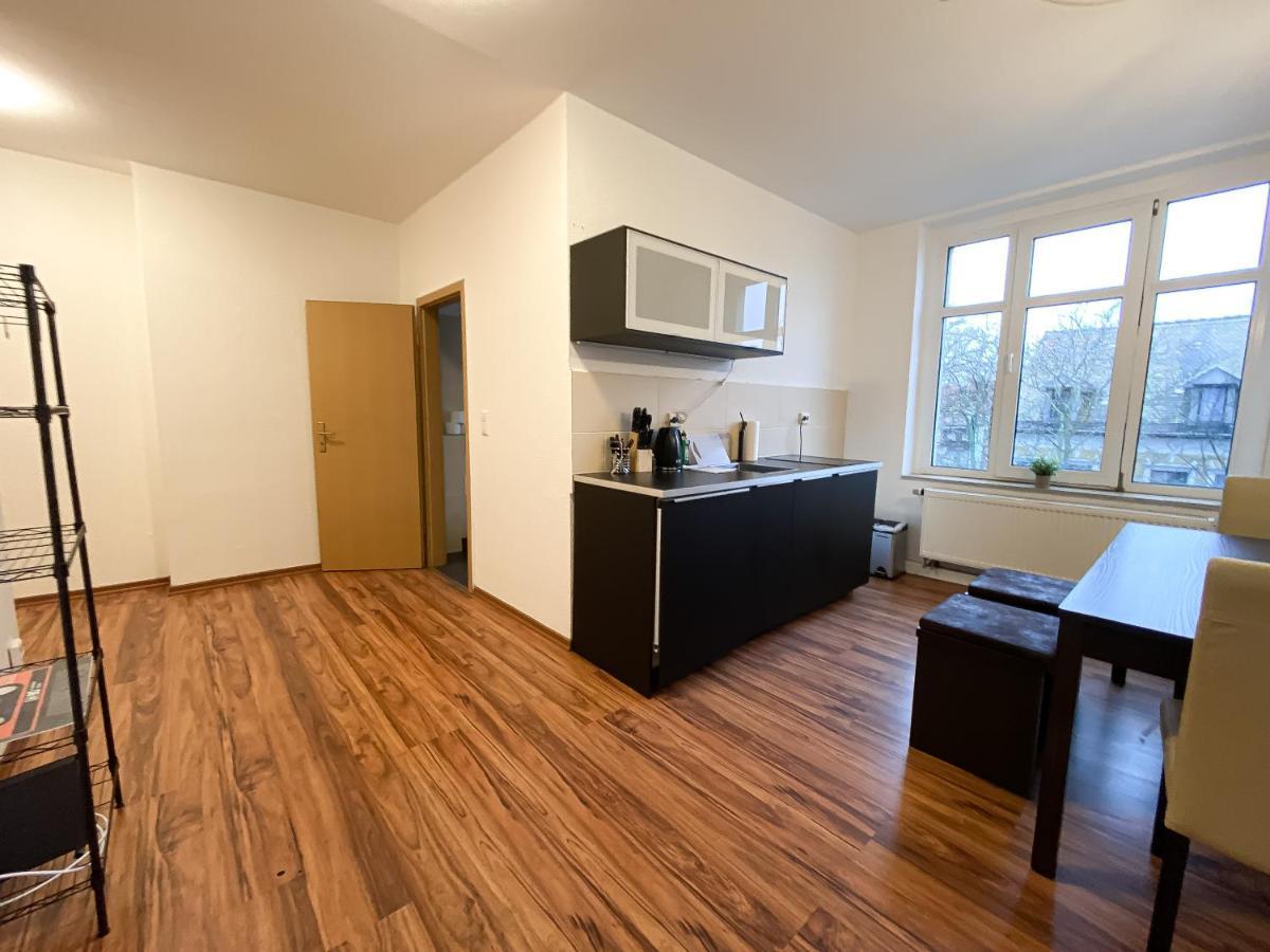 Komfortables Nah An Porsche&flughafen - Schreibtisch, Sehr Schnelles Internet&queensize-bett Apartment *