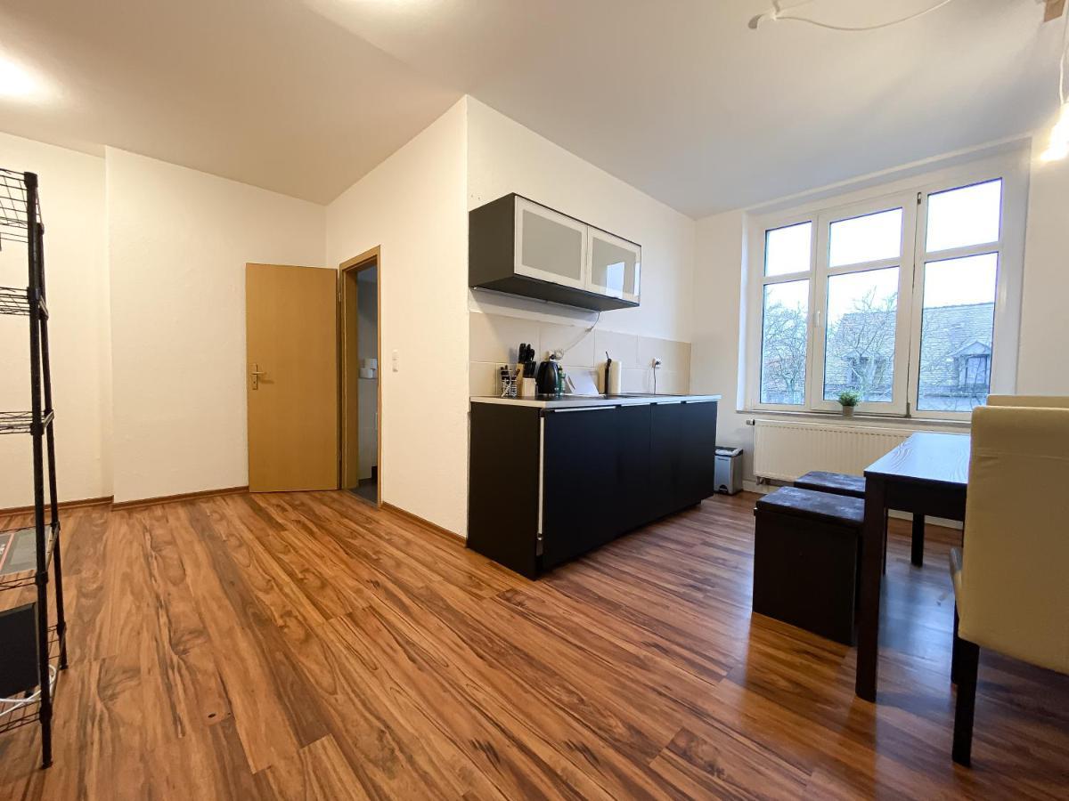 Komfortables Nah An Porsche & Flughafen - Schreibtisch, Sehr Schnelles Internet & Queensize-bett Leipzig