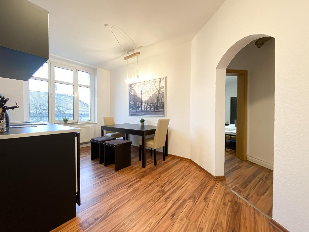 Apartment Komfortables Nah An Porsche&flughafen - Schreibtisch, Sehr Schnelles Internet&queensize-bett